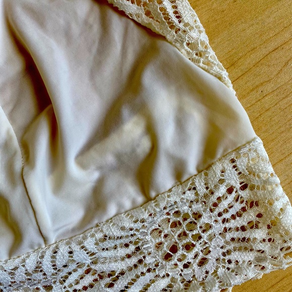 Soft Semi Sheer Lacy Racerback Bralette w/ Adjustable Straps Size Large - Picture 3 of 5